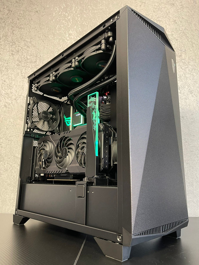Custom Gaming PC/ Ryzen 9 9900X/ 32GB/ 2TB SSD NVMe/ RTX 5090